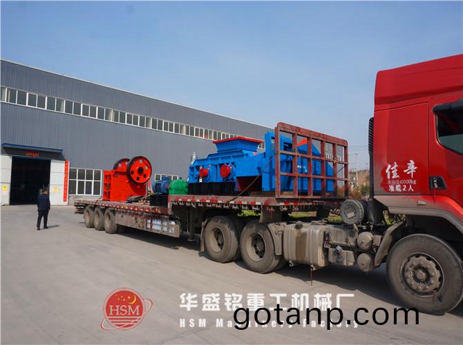 2PG700*1000的(of)相對大(big)型對輥機