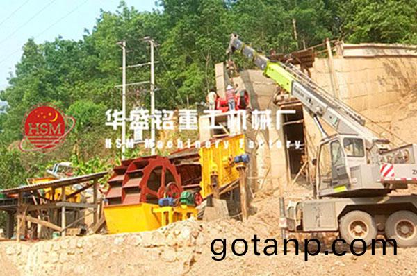 雲(cloud)南普洱對輥機製砂現場