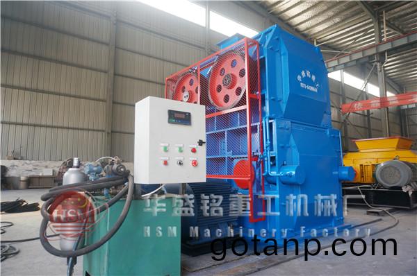 四(four)輥破碎機現場圖