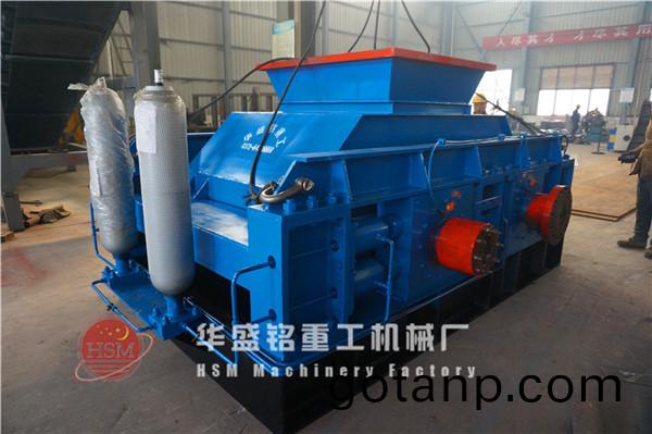 對輥破碎機現場圖
