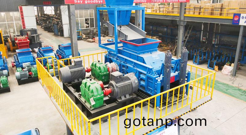 小(small)型對輥破碎機