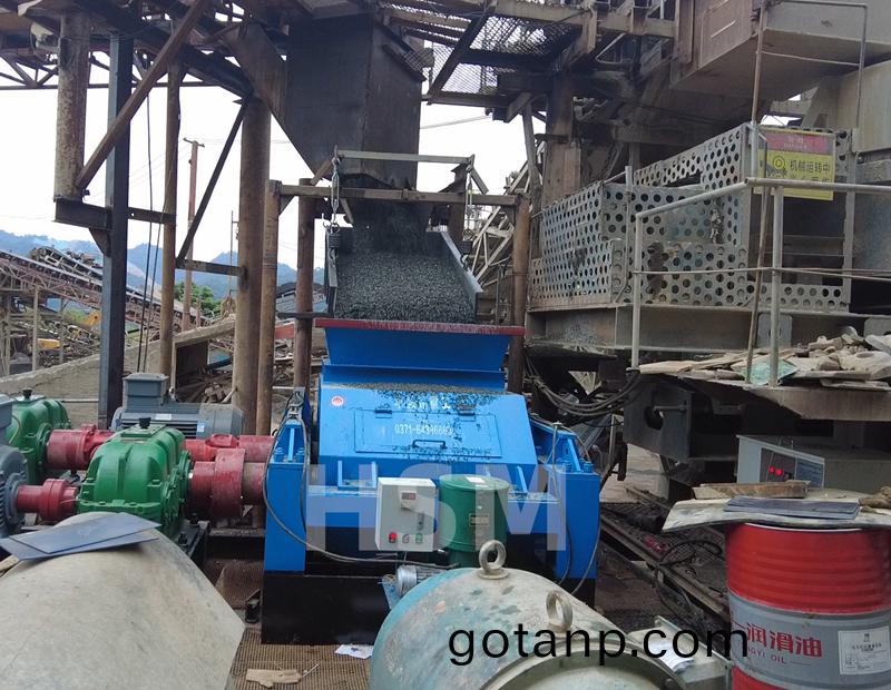 双辊破碎机粉海(sea)砂华盛铭重(heavy)工