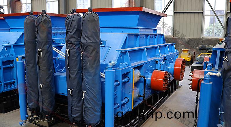 1210型液壓對輥製砂機